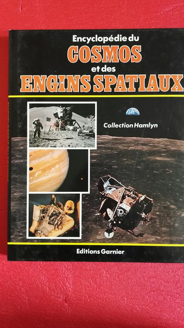 Couverture de Encyclopédie du cosmos et des engins spatiaux