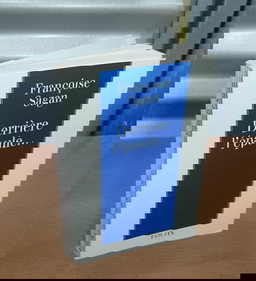 Derrière l'épaule...