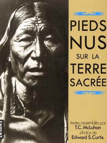 Couverture de Pieds nus sur la terre sacrée