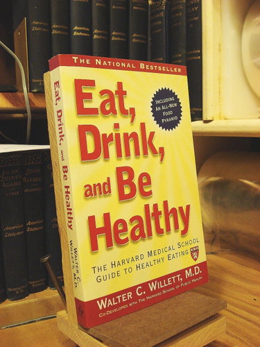 Couverture de Eat, Drink, and Be Healthy: The Harvard Medical School Guide to Healthy Eating