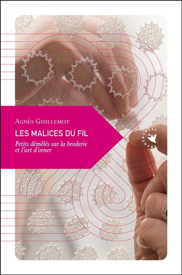 Couverture de Les malices du fil : petits démêlés sur la broderie et l'art d'orner