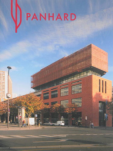 Couverture de Restructuration et extension des anciens ateliers de l'usine Panhard par AREP