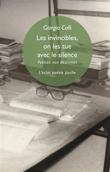 Couverture de Les invincibles, on les tue avec le silence : poésies non destinées. Gli invincibili, li si uccide con il silenzio