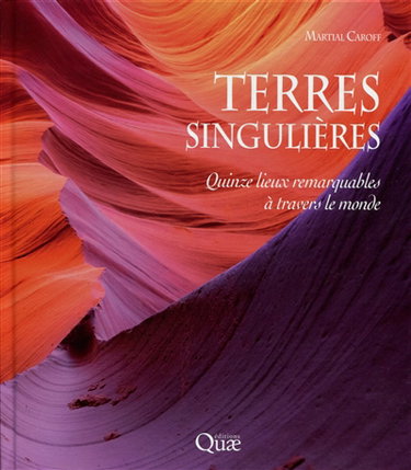 Couverture de Terres singulières : quinze lieux remarquables à travers le monde