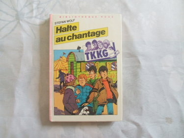 Couverture de Halte au chantage : Série T. K. K. G. : Collection : Bibliothèque rose cartonnée