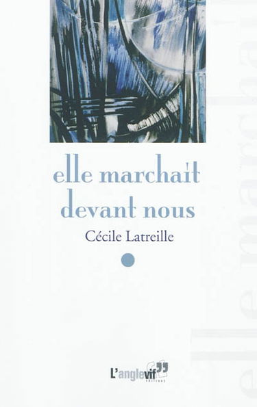 Elle marchait devant nous