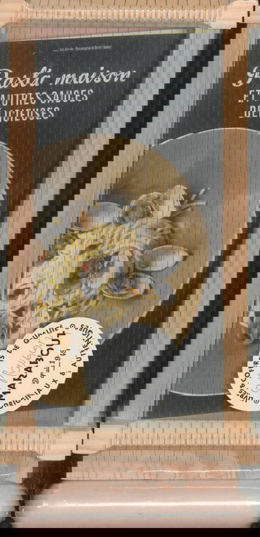 L'authentique guitare à pasta : l'accessoire pour faire des tagliatelles maison