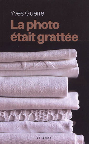 La photo était grattée : récit