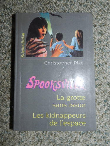 Couverture de La grotte sans issue Les kidnappeurs de l'espace (Spooksville.) par Christopher Pike