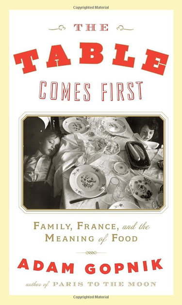 Couverture de The Table Comes First: Family, France, and the Meaning of Food