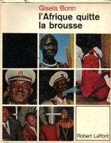 Couverture de Gisela Bonn. L'Afrique quitte la brousse : EAfrika verlässt den Busche. Traduit de l'allemand par Pierre Kamnitzer