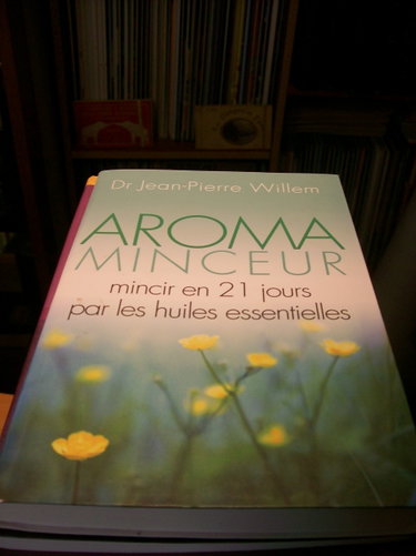 Couverture de Aroma-minceur : Mincir en 21 jours par les huiles essentielles par Jean-Pierre Willem