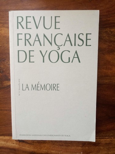 Couverture de REVUE FRANCAISE DE YOGA n° 11 - nouvelle série : LA MEMOIRE par Collectif