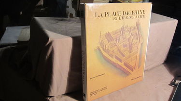 La Place Dauphine et l'île de la Cité