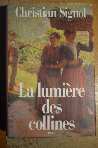Couverture de La lumière des collines par Christian Signol