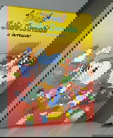 Bébé Donald s'amuse