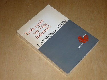 Couverture de Raymond Aron. Trois essais sur l'âge industriel par Raymond Aron