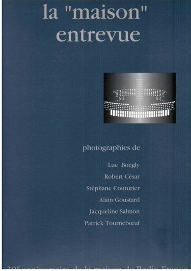 la "maison entrevue" - 30ème anniversaire de la maison de Radio France. [Paperback] Photographies de Luc Boegly, Robert César, Stéphane Couturier, Alain Goustard, Jacqueline Salmon, Patrick Tourneboeuf.