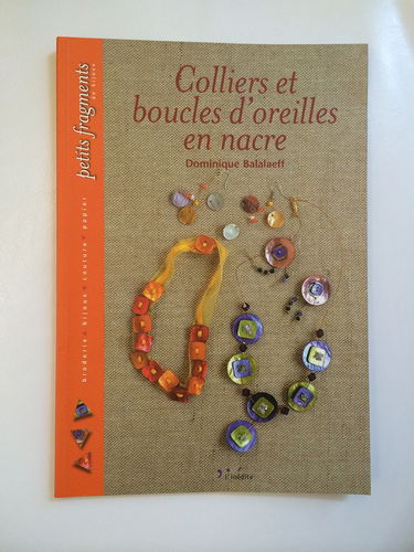 Colliers et boucles d'oreilles en nacre