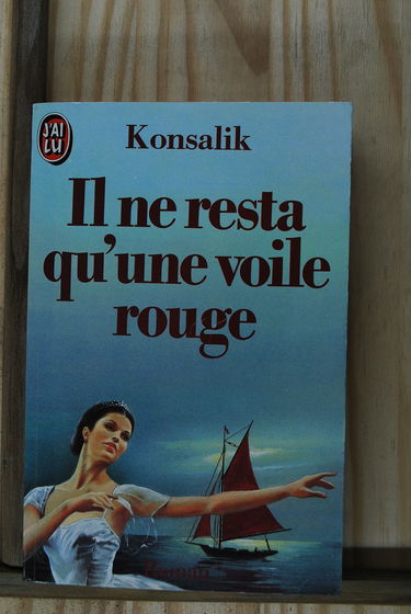 Il ne resta qu'une voile rouge