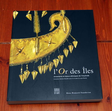 L'or des îles : bijoux et ornements d'Indonésie, de Malaisie et des Philippines : donation Barbier-Mueller au musée du quai Branly : exposition, Paris, Mona Bismarck foundation, 8 avril-30 juin 2002