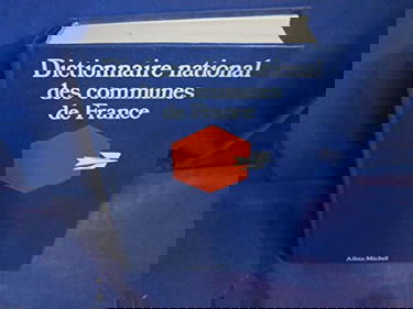 Dictionnaire national des communes de France : Donnant... les structures administratives... et les renseignements sur la population, la poste, les télécommunications, les chemins de fer... les messageries, les autocars