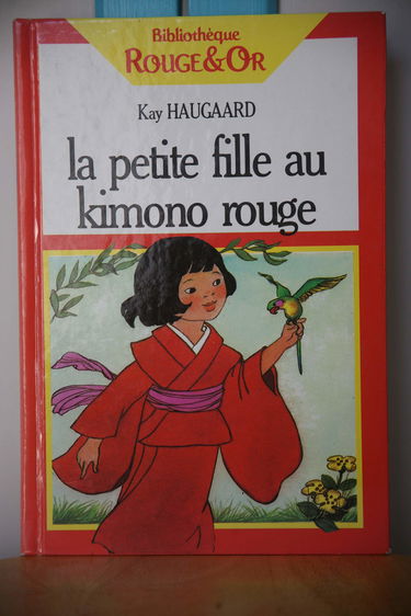 La Petite fille au kimono rouge