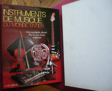 Couverture de Instruments de musique du monde entier : une encyclopédie illustrée