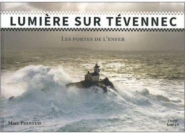 Couverture de Lumière sur Tévennec : les portes de l'enfer
