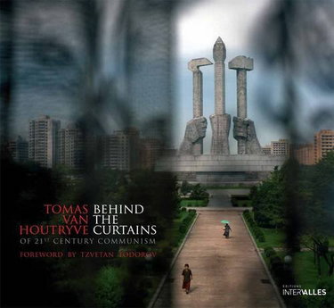 Couverture de Behind The Curtains
