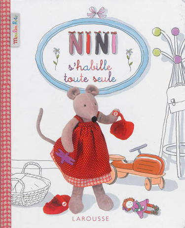 Nini s'habille toute seule