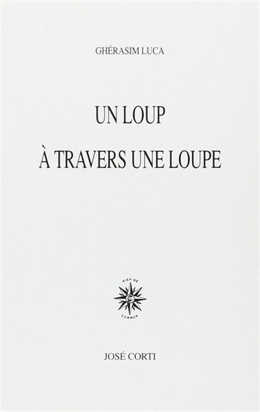 Un loup à travers une loupe