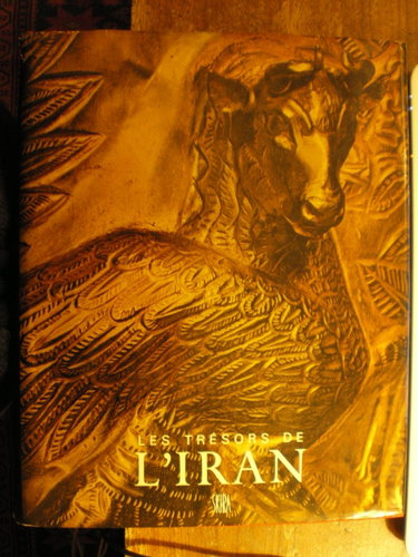 Couverture de Les tresors de l'iran - mèdes et perses - trésors des mages - la renaissance iranienne