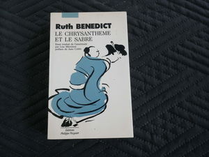 Le Chrysanthème et le sabre