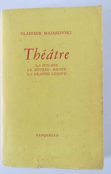 Couverture de Vladimir Maiakovski. Théâtre : . La Punaise. Le Mistère-bouffe. La Grande lessive. Traduit du russe par Michel Wassiltchikov