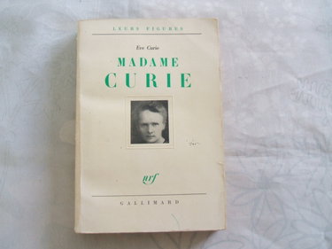 Couverture de MADAME CURIE