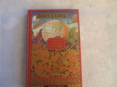 Couverture de Voyage au centre de la terre