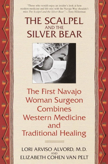 Couverture de The Scalpel and the Silver Bear: The First Navajo Woman Surgeon Combines Western Medicine and Traditional Healing