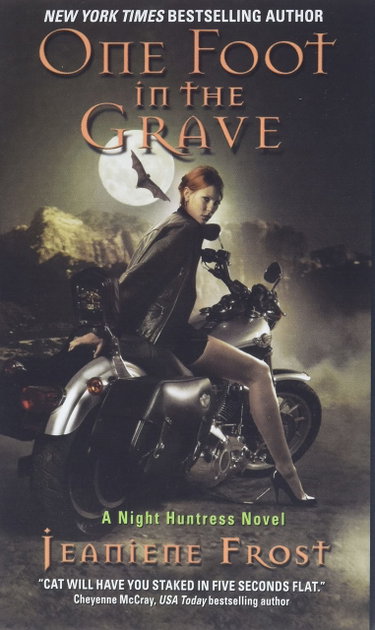 Couverture de One Foot in the Grave: A Night Huntress Novel