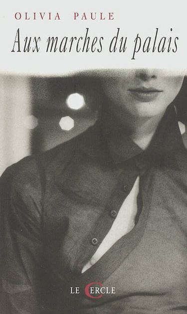 Aux marches du palais