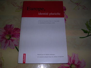 Europe, identité plurielle : Actes du colloque tenu le 15 mai 2000, Assemblée nationale, Paris