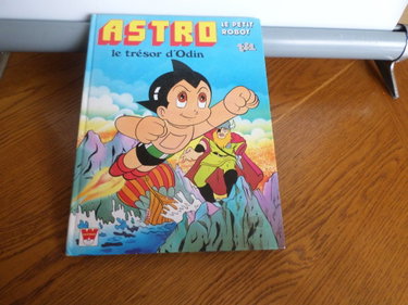 Couverture de Astro, le petit robot. Vol. 1. Le trésor d'Odin