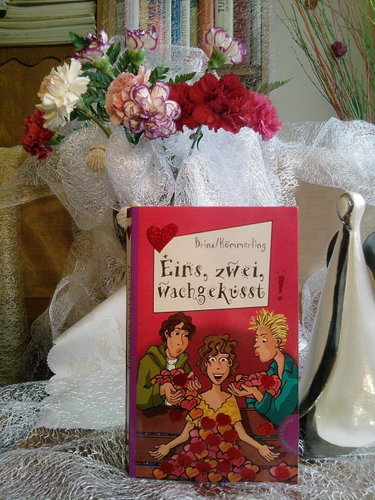 Couverture de Eins, zwei, wachgeküsst, aus der Reihe Freche Mädchen - freche Bücher