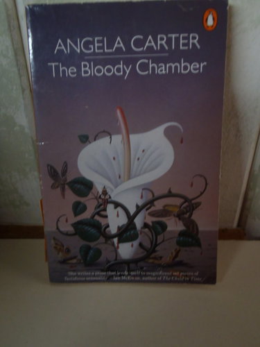 Couverture de The Bloody Chamber And Other Stories: The Bloody Chamber;the Courtship of Mr Lyon;the Tiger's Bride;Puss-in-Boots;the Erl-King;the Snow Child;the Lady ... Werewolf;the Company of Wolves;Wolf-Alice