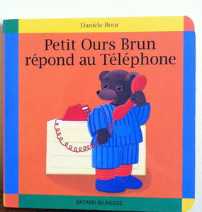 Petit Ours Brun répond au téléphone
