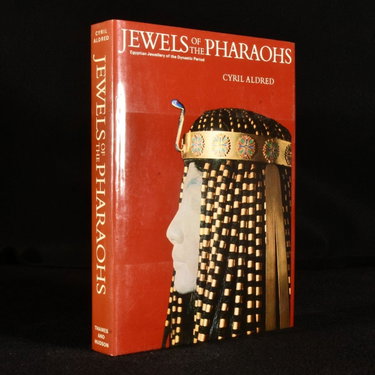 Couverture de Jewels of the Pharaohs: Egyptian Jewellery of the Dynastic Period par Cyril Aldred