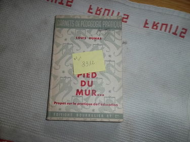 AU PIED DU MUR / PROPOS SUR LA PRATIQUE DE L'EDUCATION / CARNETS DE PEDAGOGIE PRATIQUE / COLLECTION BOURRELIER.
