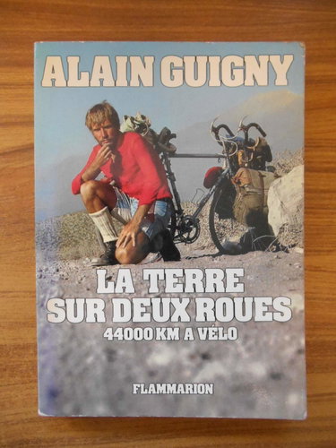 Couverture de La Terre sur deux roues : 44000 km à vélo