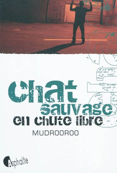 Chat sauvage en chute libre