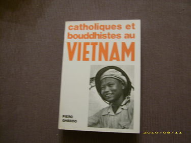 Catholiques et bouddhistes au Vietnam.